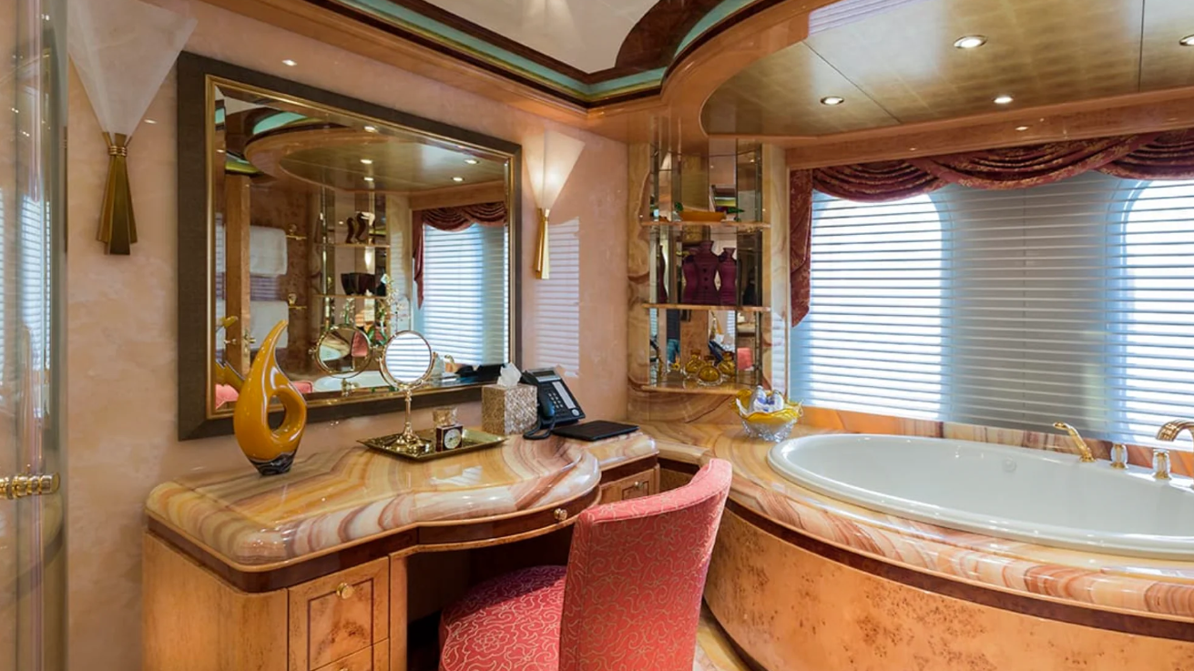 M/Y LIBERTY